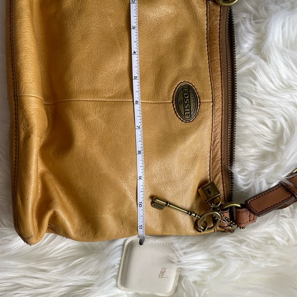 Fossil Tan Yellow Leather Crossbody Purse, Vintage with Adjustable Strap - Picture 6 of 12